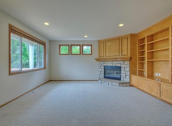 5th image of 20620 NE 25th Ct