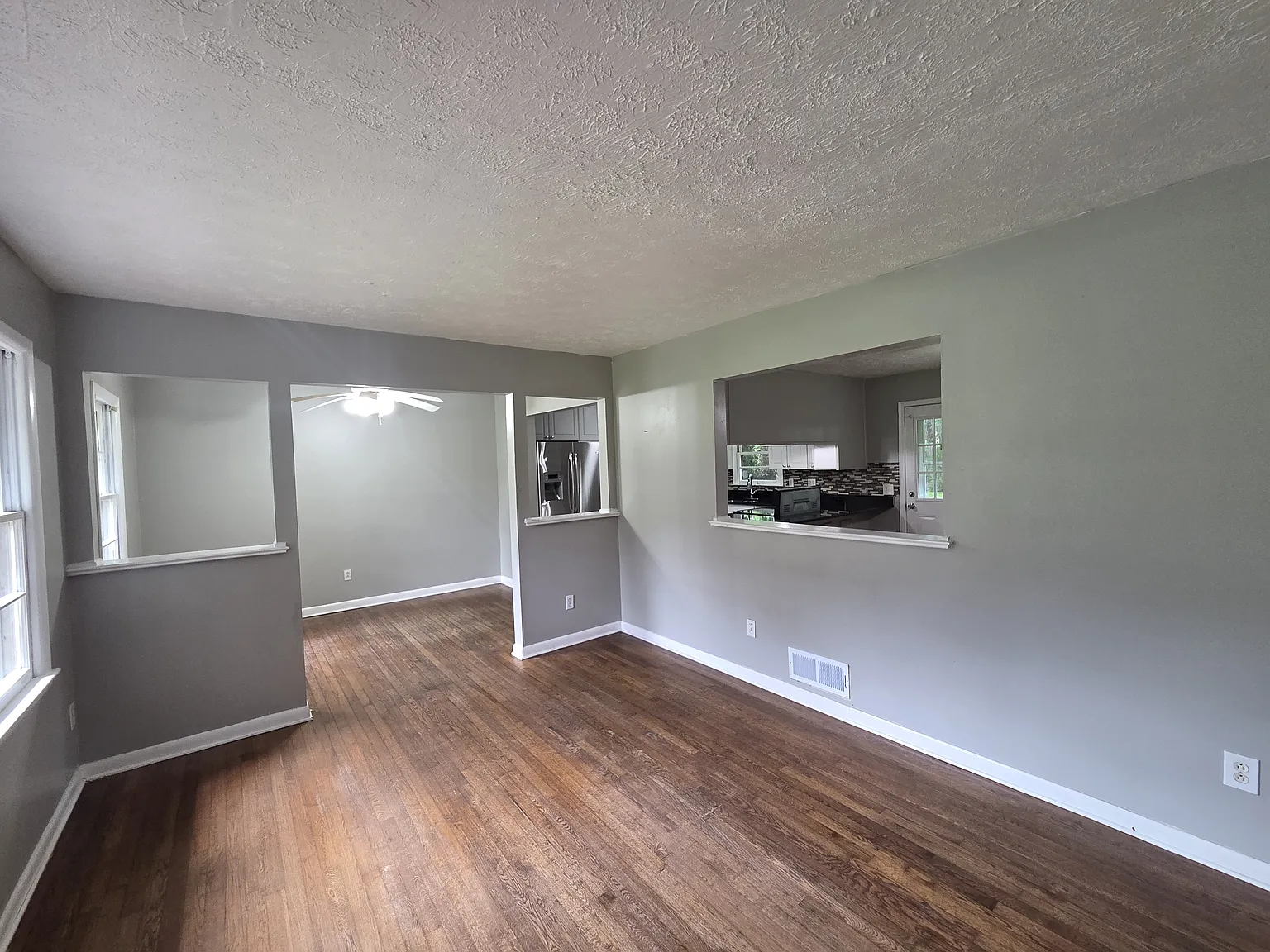 3 bed, 1525 sqft, $1,990 — Photo 2