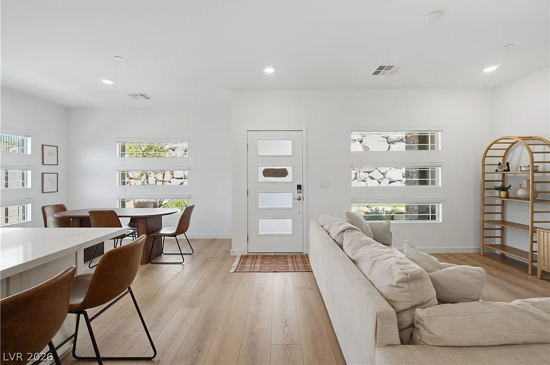 2 bed, 2.0 bath, 1421 sqft, $3,400 — Photo 4
