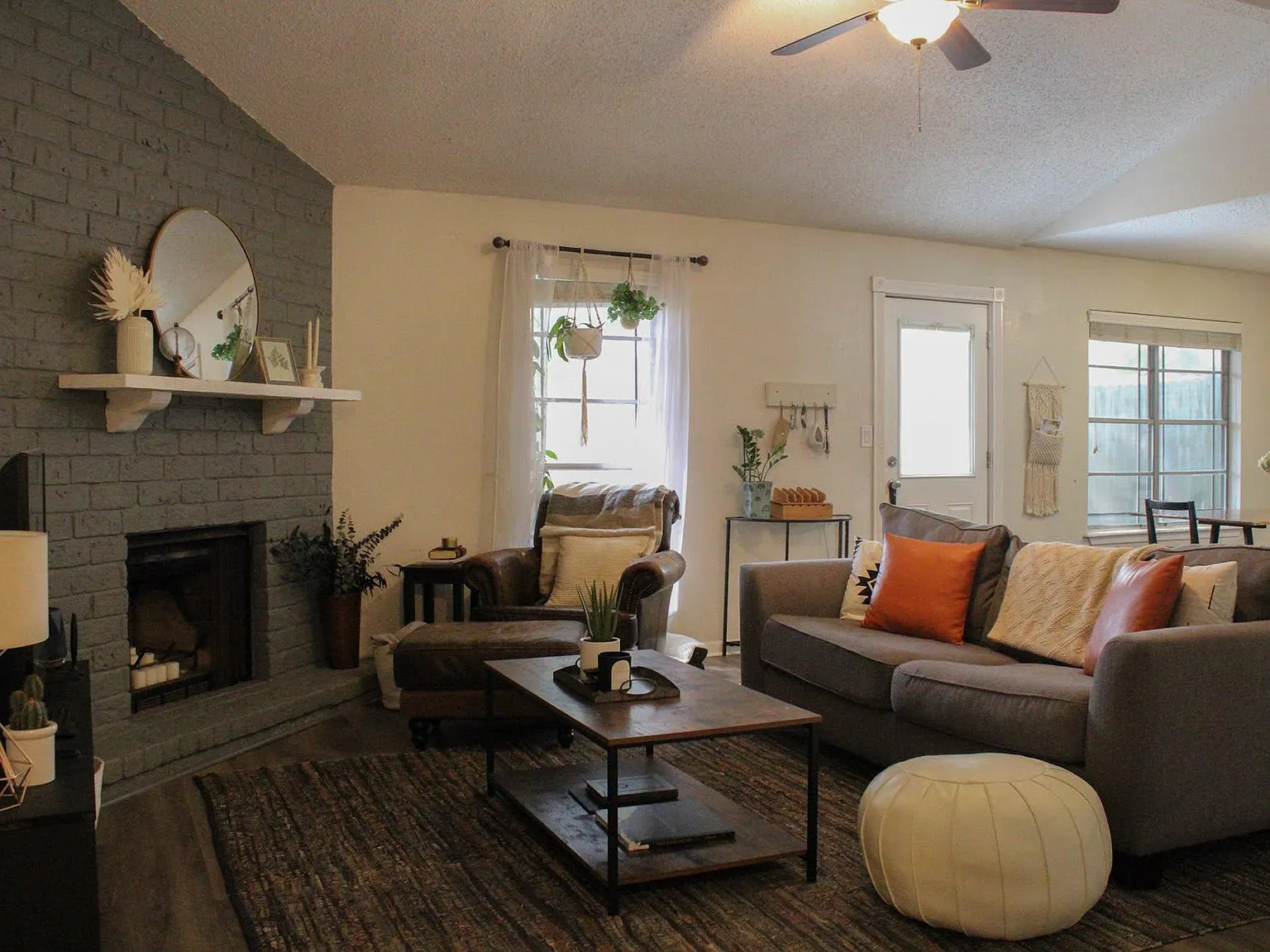 2102 Meadowgrove Dr — Photo 3