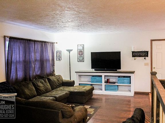 5th image of 114 Valley St
