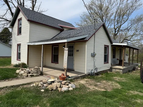210 E 5th St, De Land, IL 61839