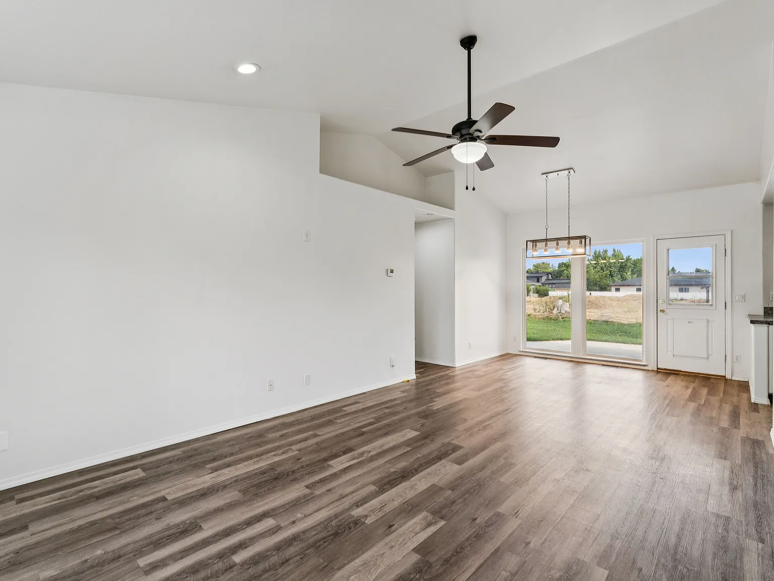 3 bed, 1434 sqft, $2,200 — Photo 3