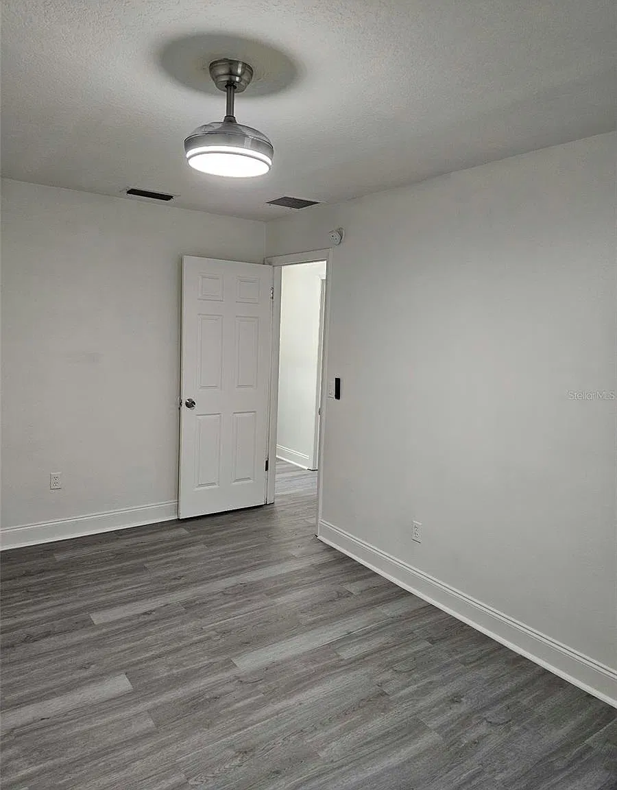3 bed, 950 sqft, $2,100 — Photo 4