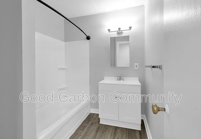 131 Allen St #17 — Photo 8