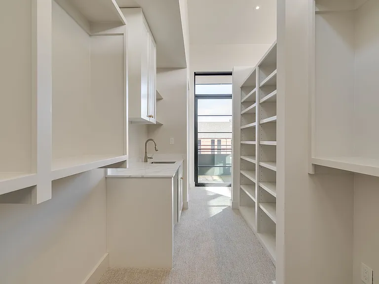 1303 N Dewey Ave — Photo 9