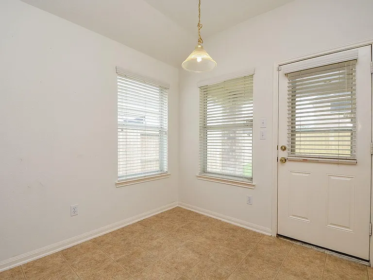 7218 Fox Hall Ln — Photo 9
