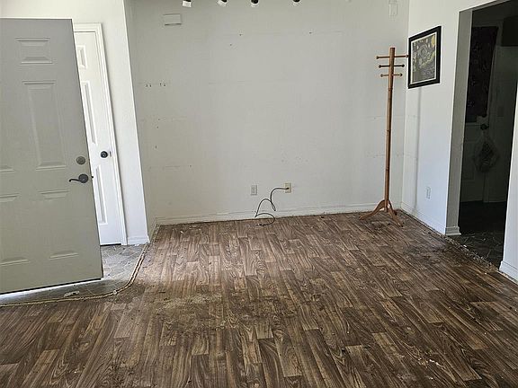 4th image of 6027 Villeneuve Ln