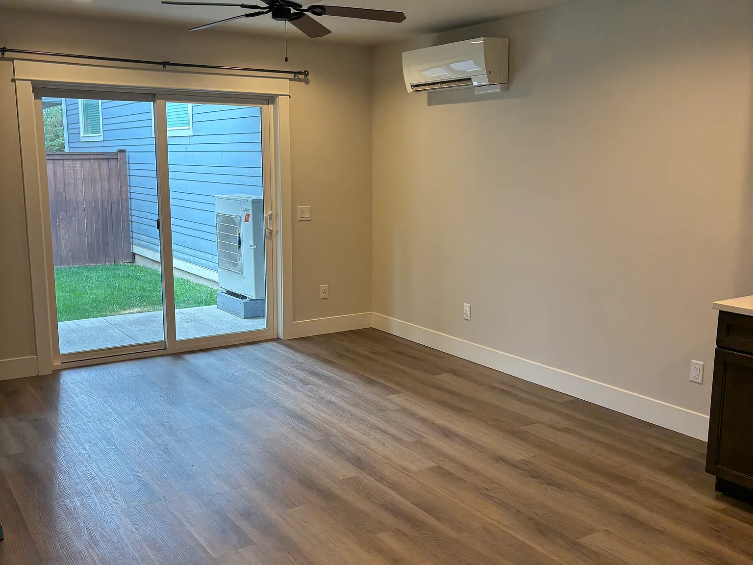 1 bed, 1.5 bath, 800 sqft, $1,895 — Photo 2
