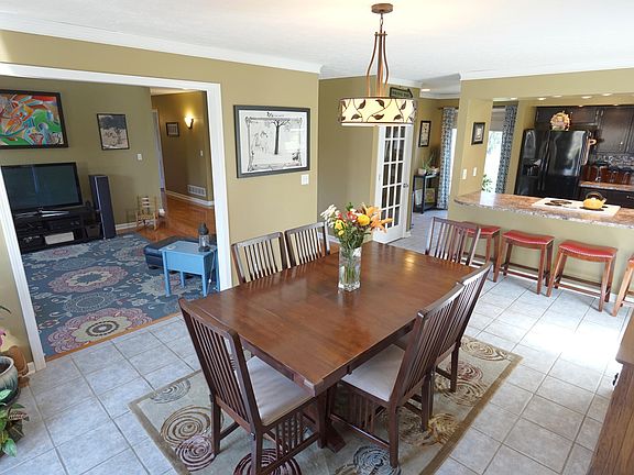 5th image of 198 Hillcreek Ct
