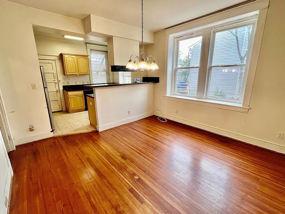 1st image of 230 E 40th St #D1