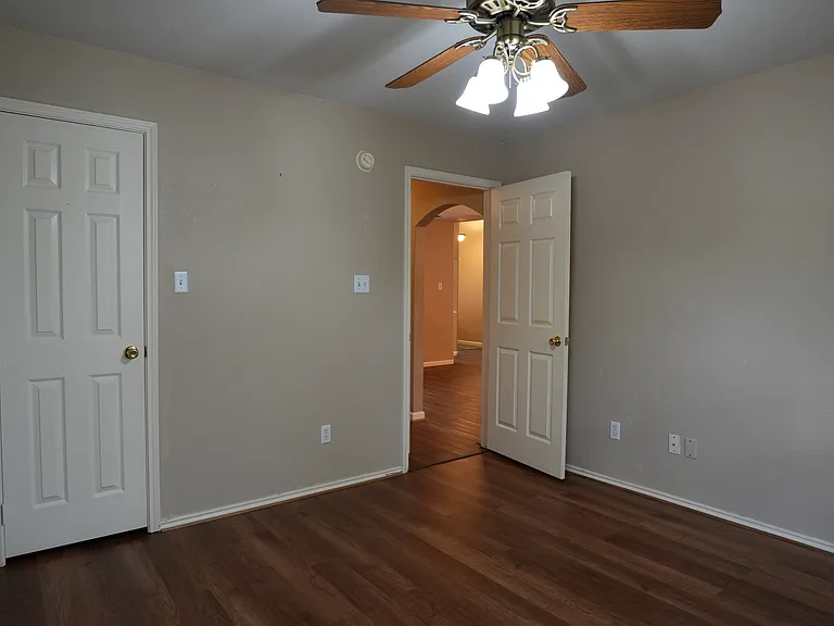 19419 Stamford Dr — Photo 12