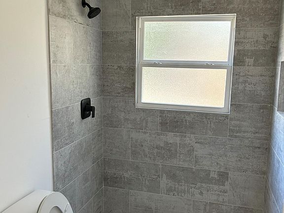 4th image of 1503 Park Ln