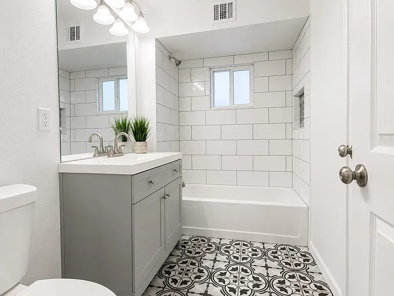 2533 S Olivia Ave — Photo 9