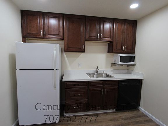 4th image of 119 Bond Ave