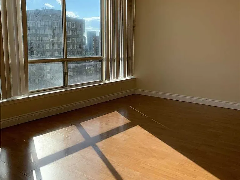 55 Elm Dr W #Penthouse 02 — Photo 11