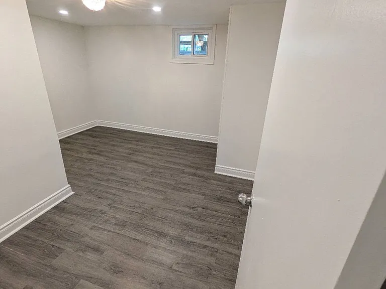 345 Centre St E #BASEMENT — Photo 6