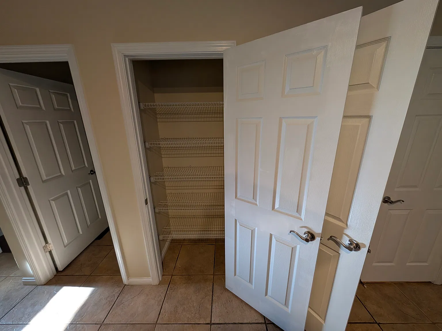 2 bed, 1220 sqft, $1,800 — Photo 3