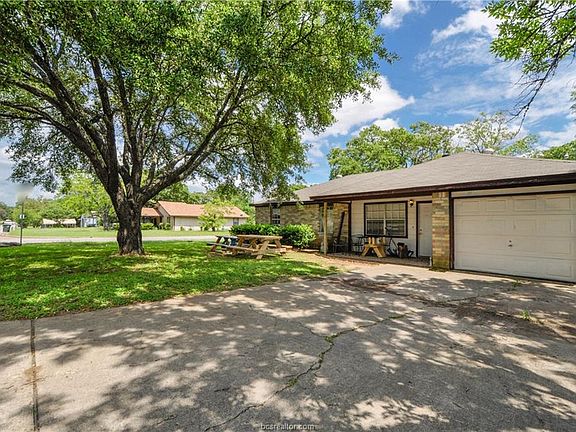 2nd image of 2415 Hardwood Dr