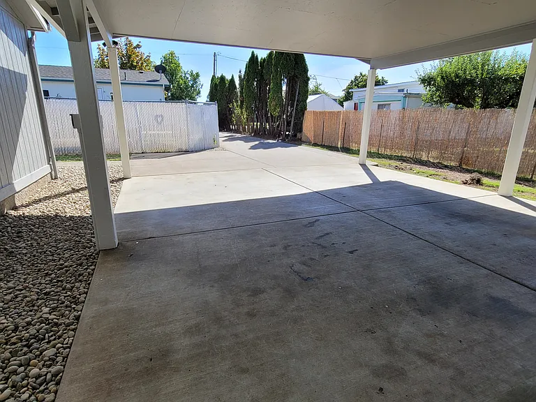 1047 W Vine St — Photo 12