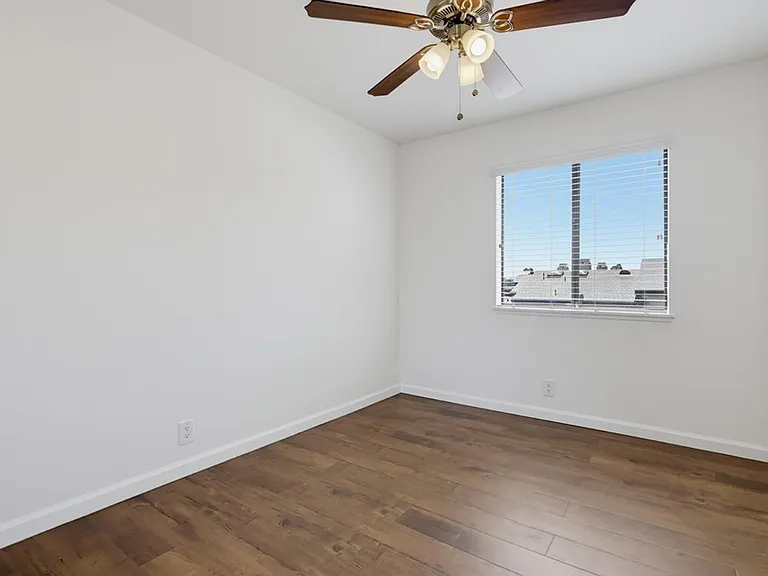 524 Venice Way — Photo 14