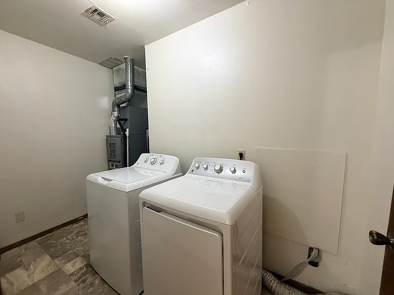 306 Wilson Ave — Photo 14