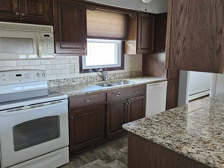 302 Merrill Ave — Photo 13