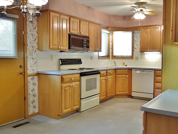 5th image of 411 E 108th Ter