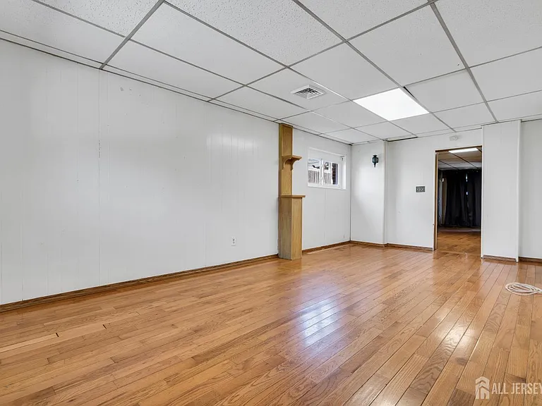 287 E Smith St — Photo 34