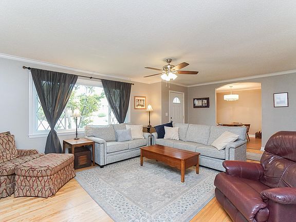 4th image of 303 Fairhaven Dr