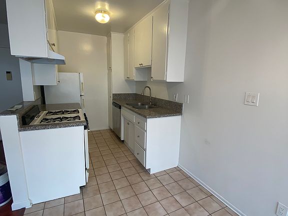 5th image of 1710 Purdue Ave #307