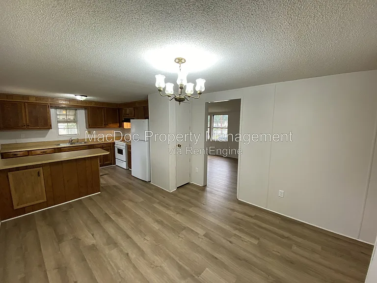 900 White St — Photo 7
