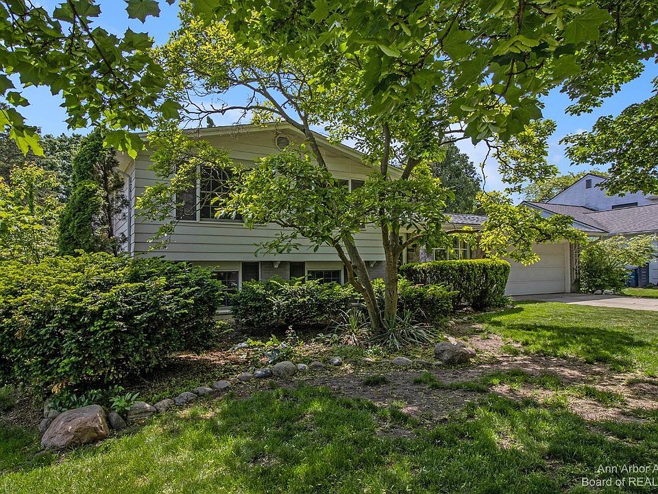 1st image of 1358 King George Blvd