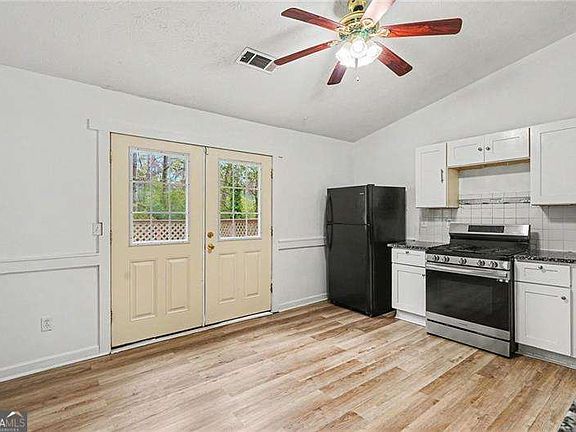 4th image of 400 Hemlock Dr