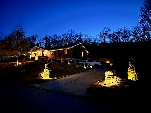 3rd image of 447 Pickett Dr