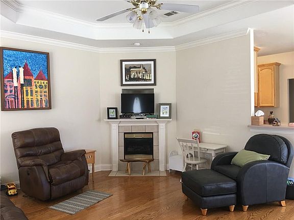 4th image of 206 Short St #B