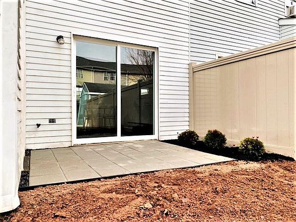 4th image of 479 Colonial Dr
