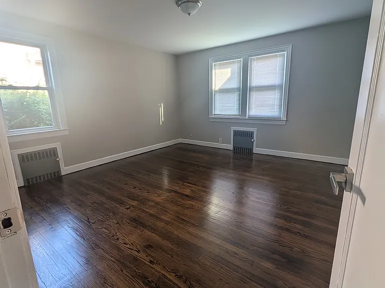 2561 Doris Ave — Photo 5