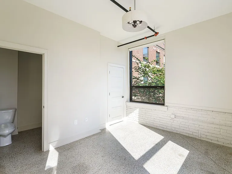 875 Michigan Ave — Photo 48