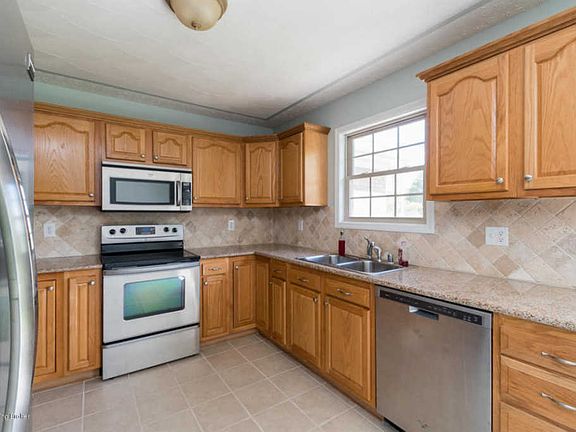 3rd image of 348 Grandview Dr
