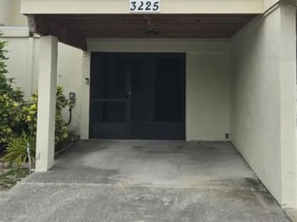 3225 Ramblewood Dr N, Sarasota, FL 34237