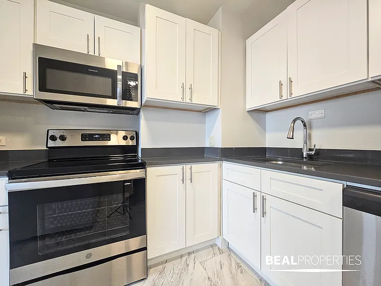 1344 N Dearborn — Photo 17