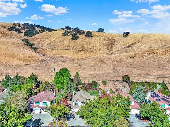 3rd image of 3833 Rollingwood Drive