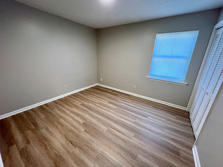 1649B S Beltline Blvd — Photo 13