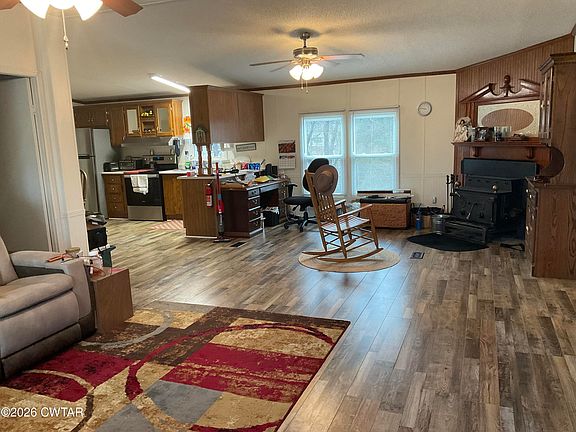 2nd image of 257 Lakeshore Dr
