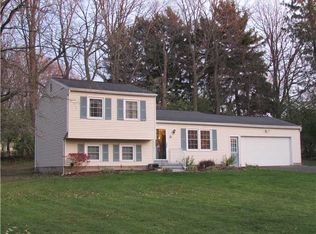 16 Hartwood Dr, Rochester, NY 14623