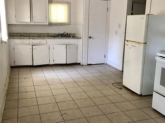 5th image of 1419 W 6th Ave