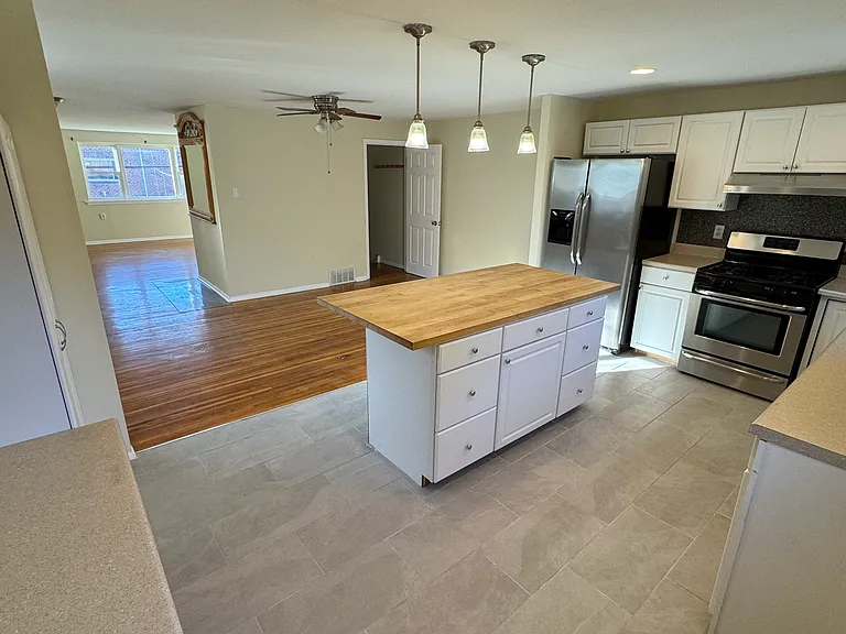 648 Jackson St — Photo 12