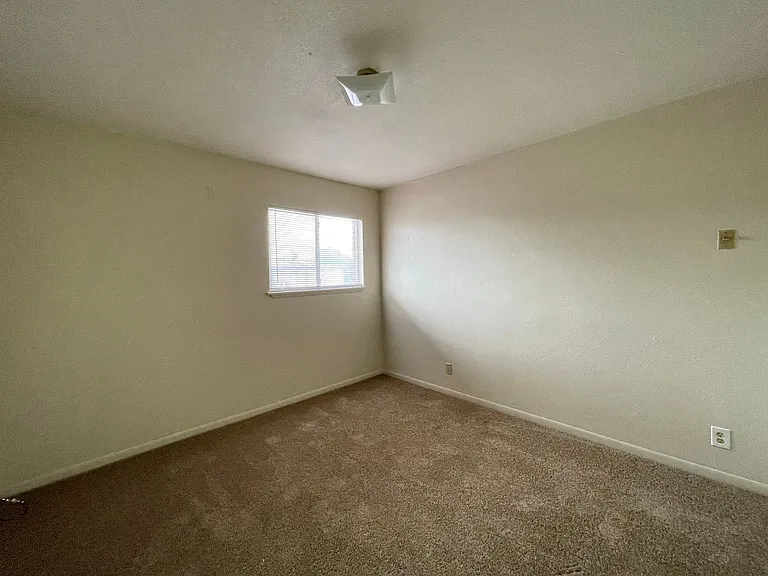 805 W Hallmark Ave — Photo 11