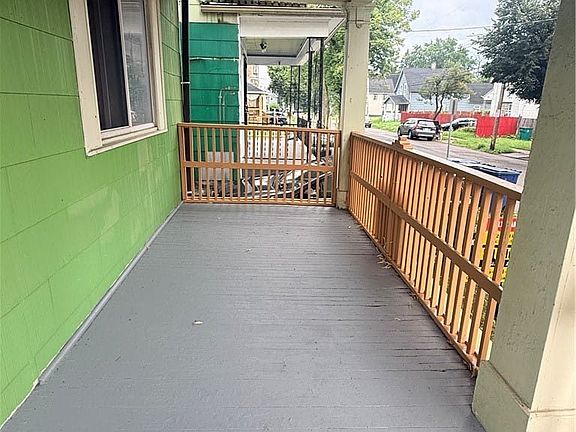 4th image of 179 Keystone St